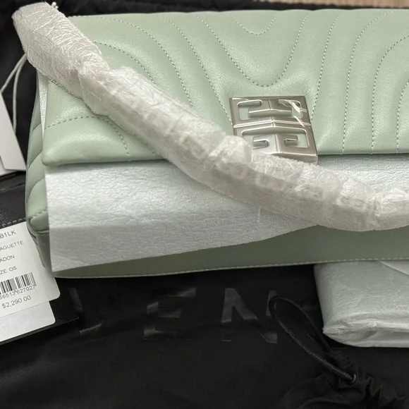 ✨ Givenchy 4G Soft Baguette – Celadon – BRAND NEW – Full Set + Cardholder ✨ - Picture 3 of 9